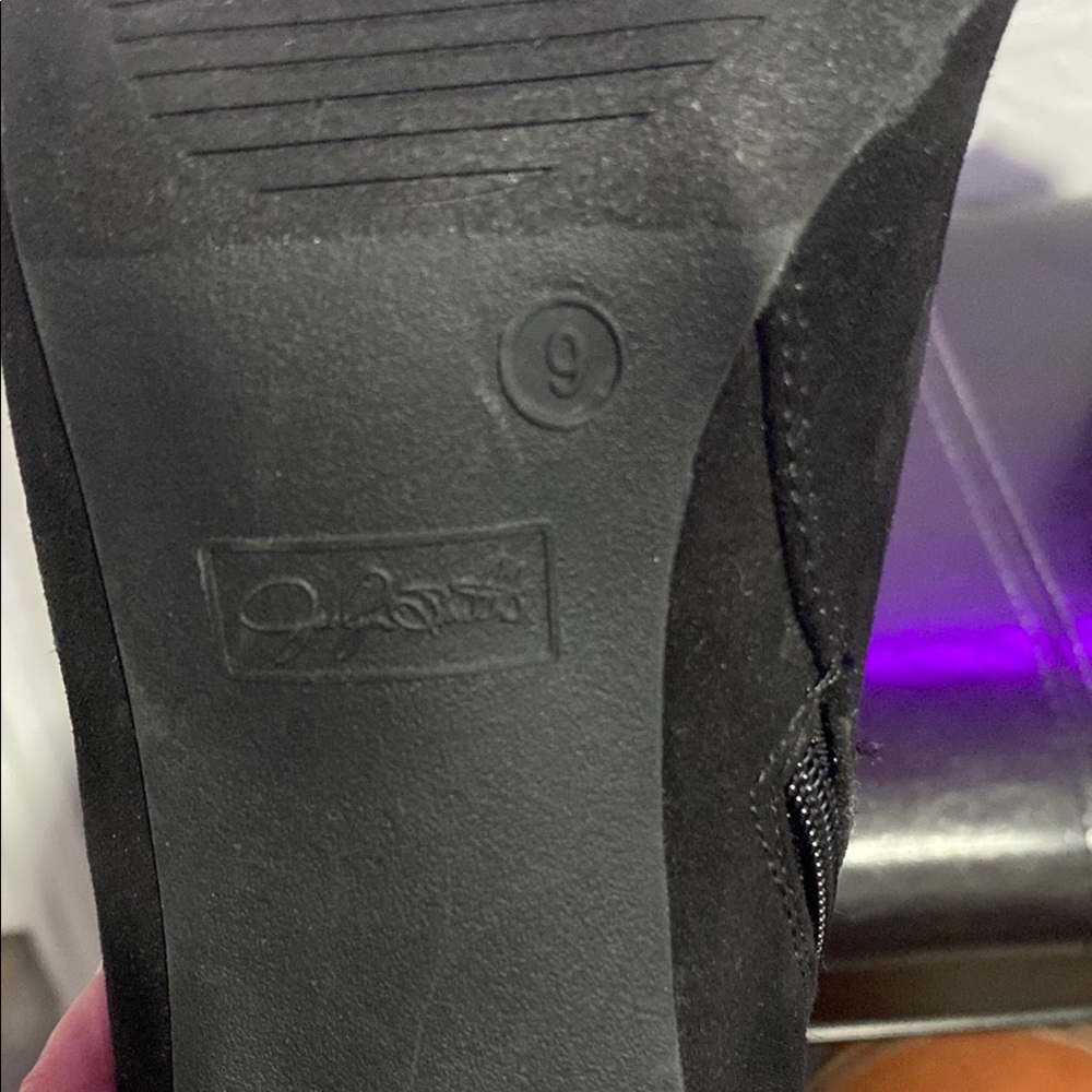 Jaclyn Smith Black Ankle Boots with Elegant Design - Picture 12 of 16